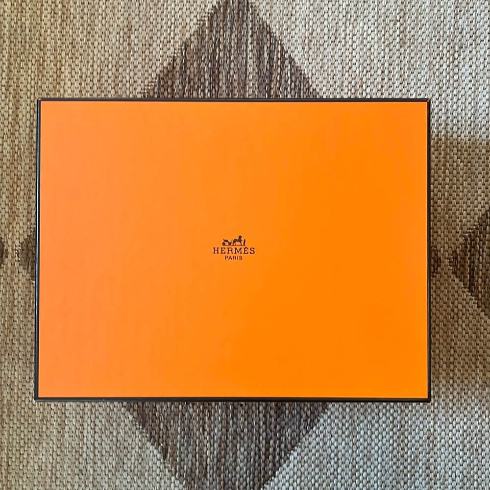 EMPTY Hermes box with string. See pictures and description for dimensions